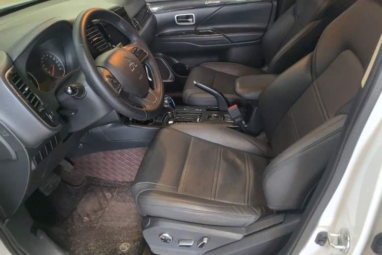 Used Mitsubishi Outlander 2018 2.0L Two-Wheel Drive Glory Edition 5 Seats