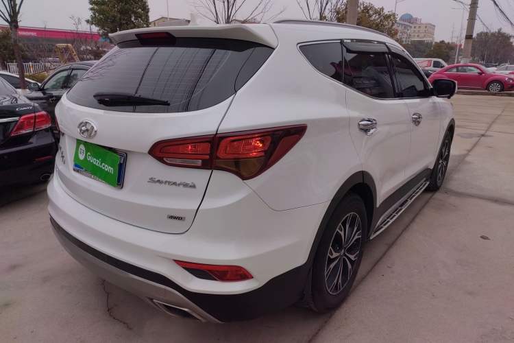 Used Hyundai Santa Fe 2017 2.0T Automatic All-Wheel Drive Smart 7-Seater