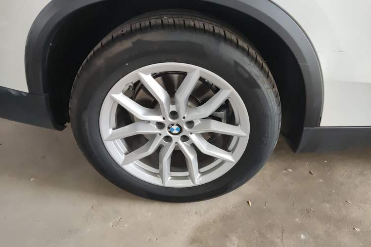 Used BMW X5 2019 xDrive40i XLine 19-inch wheels Middle East version
