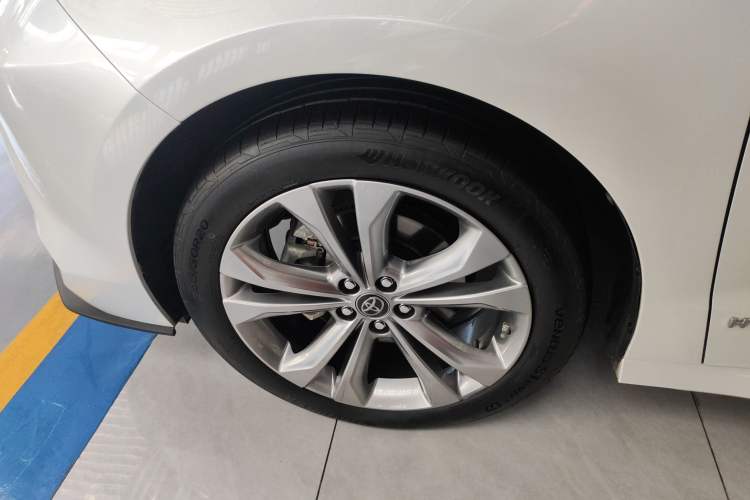 Used Toyota Sienna 2023 2.5L Hybrid Deluxe Edition
