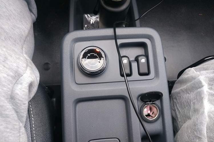 Used Wuling Yangguang 2024 300KM Comfort Version Passenger Van 75kW
