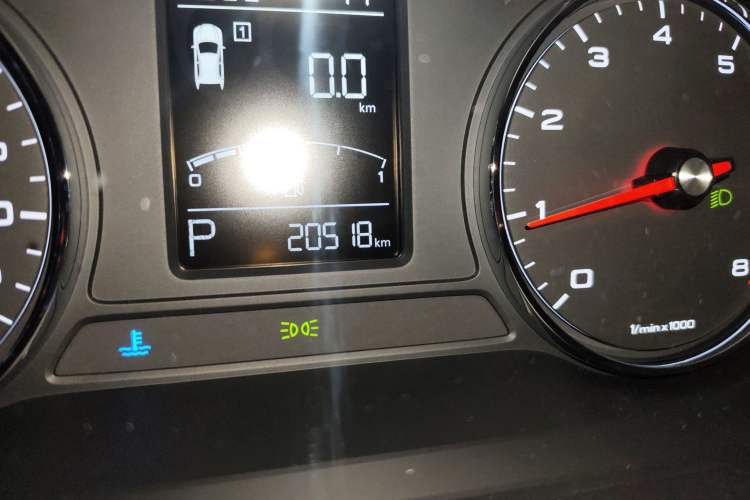 Used Roewe RX5 2018 20T Two-Wheel Drive Automatic Internet Smart Edition
