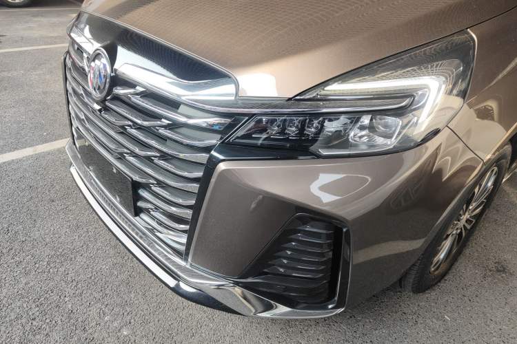 Used Buick GL8 2023 Facelifted Land Cruiser Executive Luxury Version
