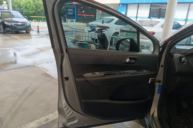 Used Peugeot 3008 2015 2.0L Manual Classic Edition
