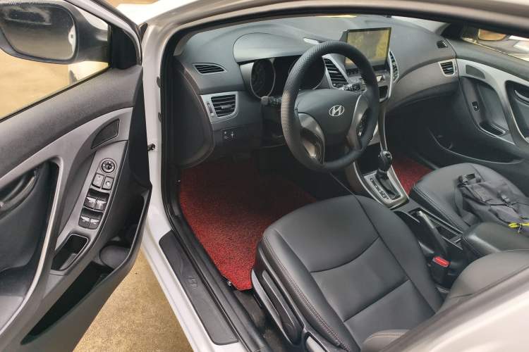 Used Hyundai Elantra (5th Generation / Langdong) 2016 1.6L Automatic Smart Version