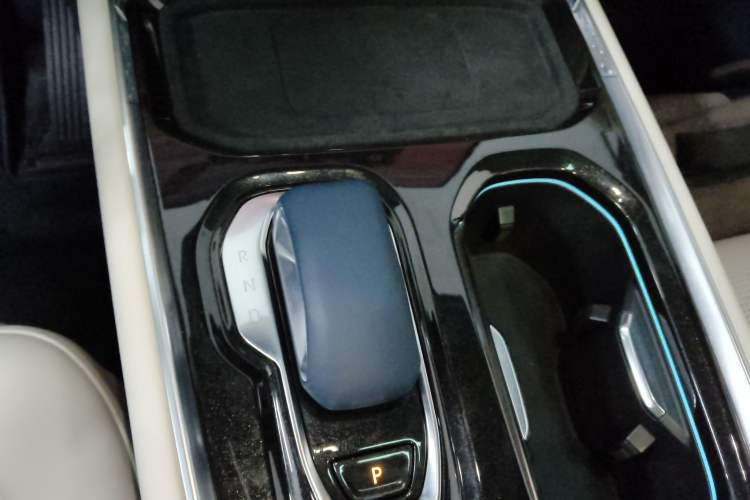 Used Zeekr 009 2024 Six-Seat Executive Version 4WD 108 kWh
