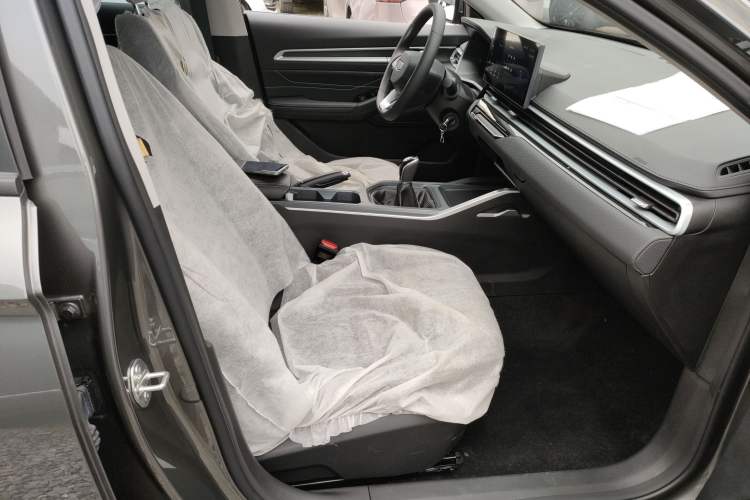 Used Geely Auto Emgrand 2025 4th Generation 1.5L Manual – Dragon Edition
