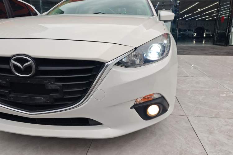 Used Mazda Mazda 3 Axela 2014 Sedan 1.5L Automatic Luxury Model
