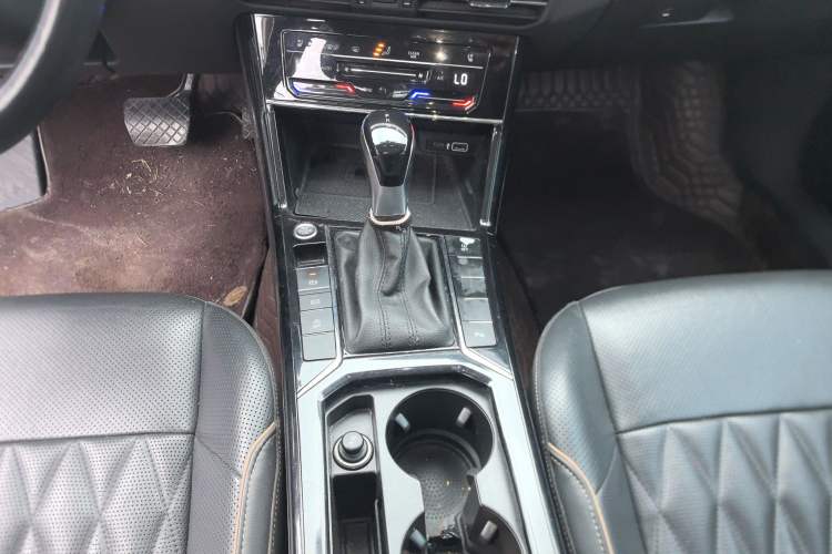 Used Volkswagen Passat 2020 330TSI Luxury Edition China VI
