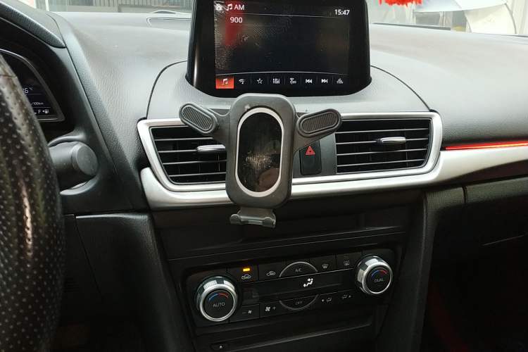 Used Mazda Mazda 3 Axela 2019 Cloud-Controlled Sedan 1.5L Automatic Luxury Model China VI Standard