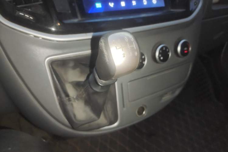 Used SAIC MAXUS Xintu V80 2021 2.0T Manual Classic Aoyuntong Short Wheelbase Ultra-Low Roof 5/6-Seater