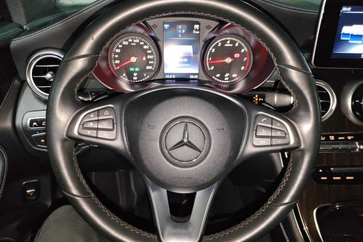 Used Mercedes-Benz GLC 2016 GLC 260 4MATIC Luxury Model