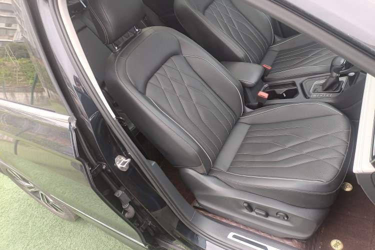 Used Volkswagen Tiguan L 2022 330TSI Automatic Two-Wheel Drive R-Line Enhanced Edition
