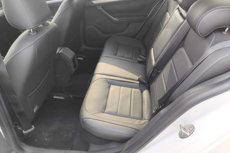 Used Volkswagen Lavida 2015 1.6L Manual Comfort Edition
