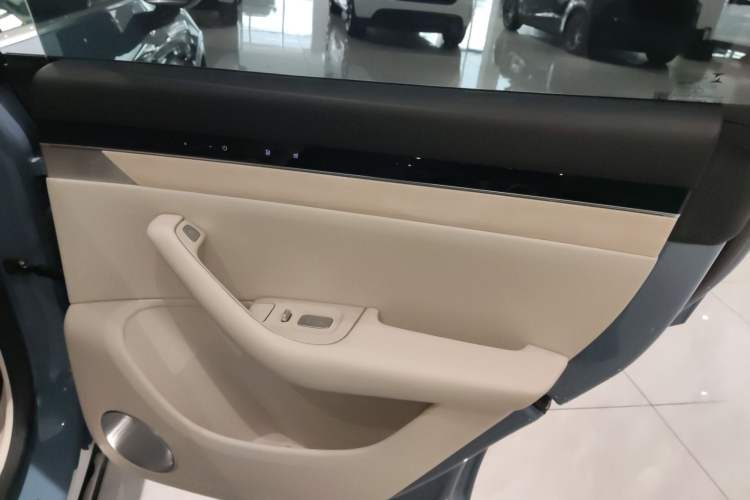 Used Hima Luxeed R7 2024 All-Electric 736 km Ultra
