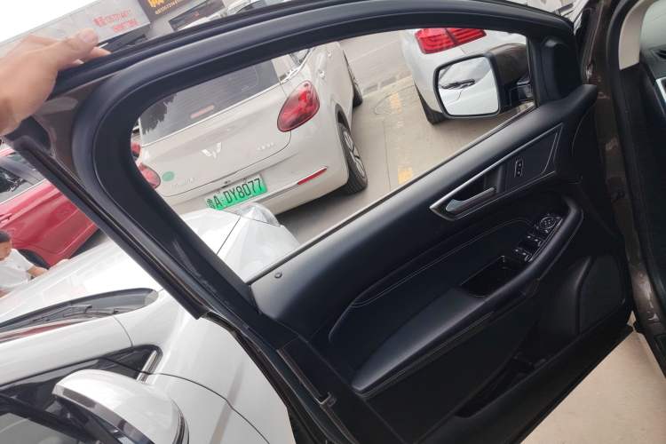 Used Ford Edge 2016 EcoBoost 245 Two-Wheel-Drive Titanium 7-Seater
