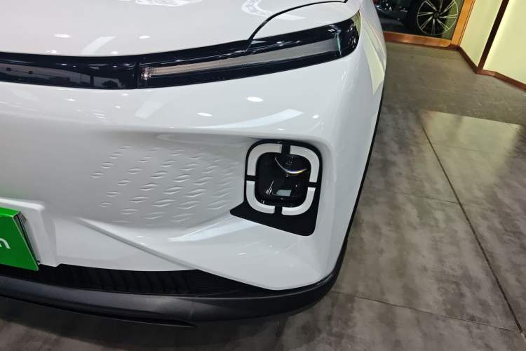 Used Geometry E Firefly 2024 301km Flowing Light