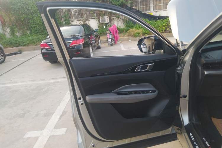 Used Oshan Z6 2023 Blue Whale 1.5T DCT Luxury Model
