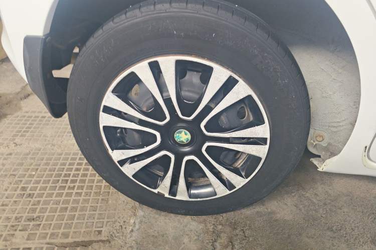 Used Venucia R30 2014 1.2L Manual Enjoyment Edition
