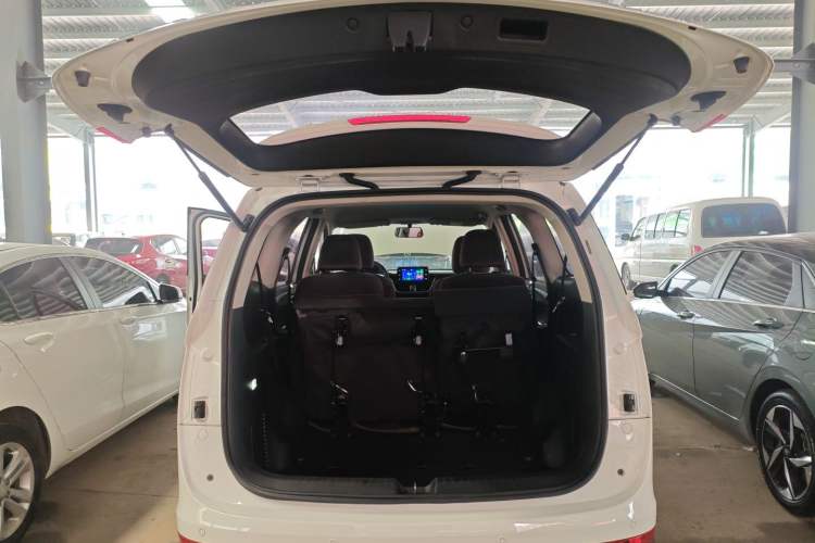 Used Baojun 730 2019 1.5L Manual Fashion Model 7-seater China VI
