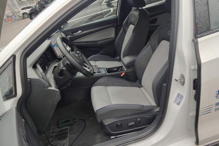 Used Volkswagen Golf 2025 300TSI R-Line
