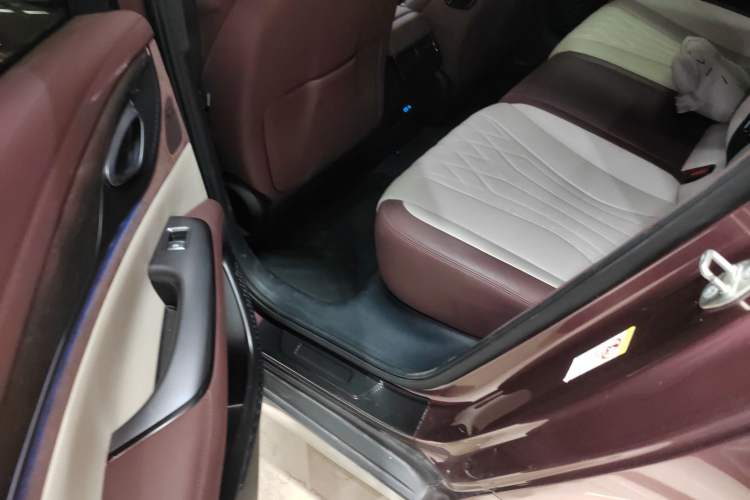 Used BYD Seal 2023 DM-i 1.5T 121km Flagship Model
