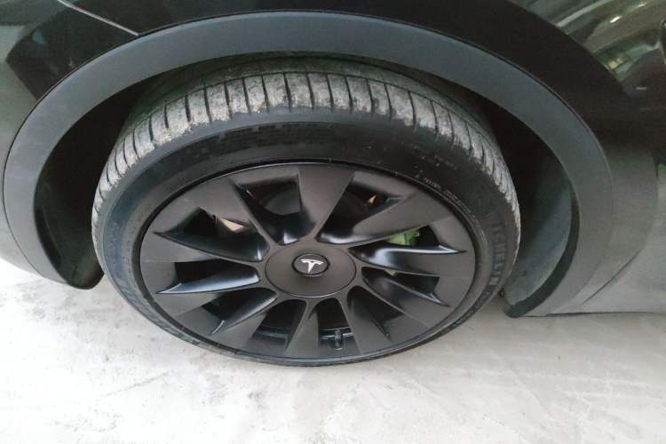 Used Tesla Model Y 2024 Long-Range All-Wheel-Drive Version
