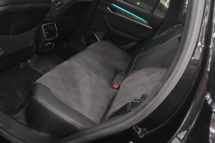 Used Geely Auto Monjaro L 2025 Dongfang Yao 2.0TD Automatic Lanxing Edition
