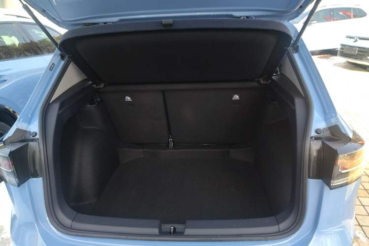 Used Volkswagen Tharu 2025 NewRui 300TSI Prestige Edition
