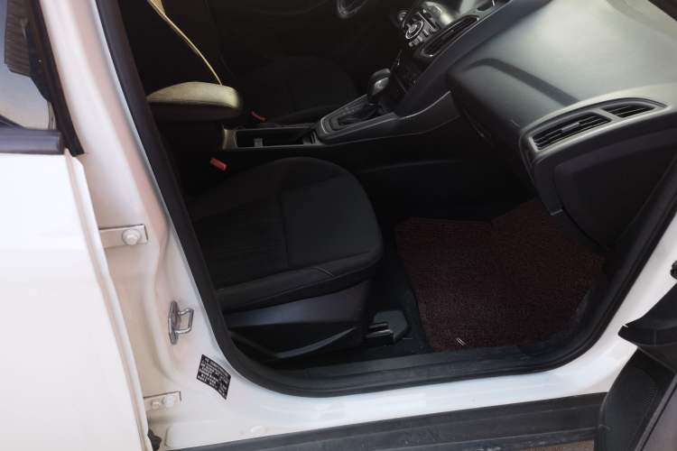 Used Ford Focus 2015 Hatchback 1.6L Automatic Comfort Model
