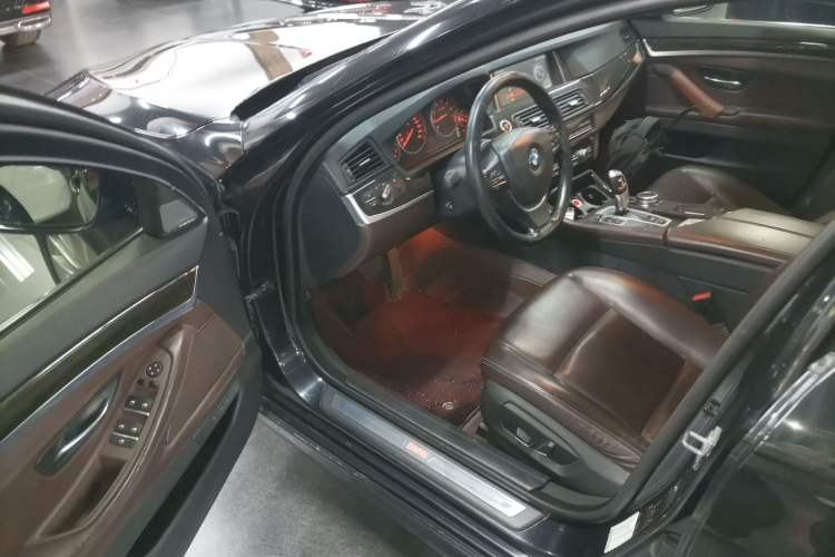 Used BMW 5 Series 2014 525Li Luxury Design Package
