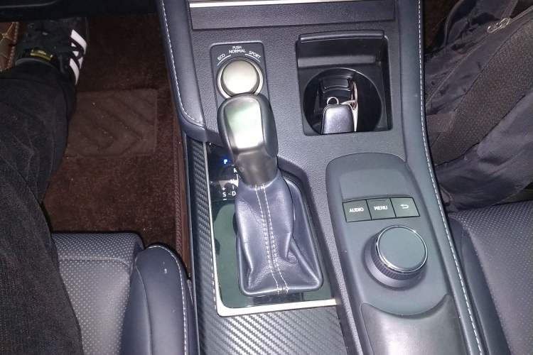 Used Lexus ES 2015 300h Comfort Edition
