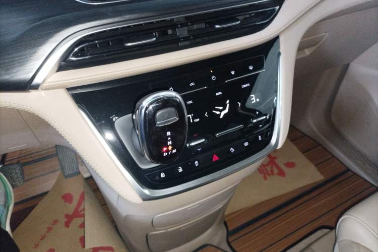 Used Buick GL8 2021 ES Land Cruiser 653T Luxury Edition