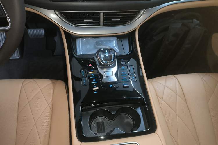 Used Denza D9 2024 DM-i 980 Four-Wheel Drive Prestige Model