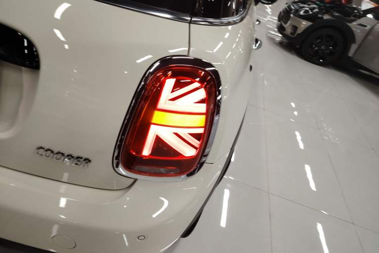 Used  MINI 2018 1.5T COOPER Classic Edition Five-Door Version
