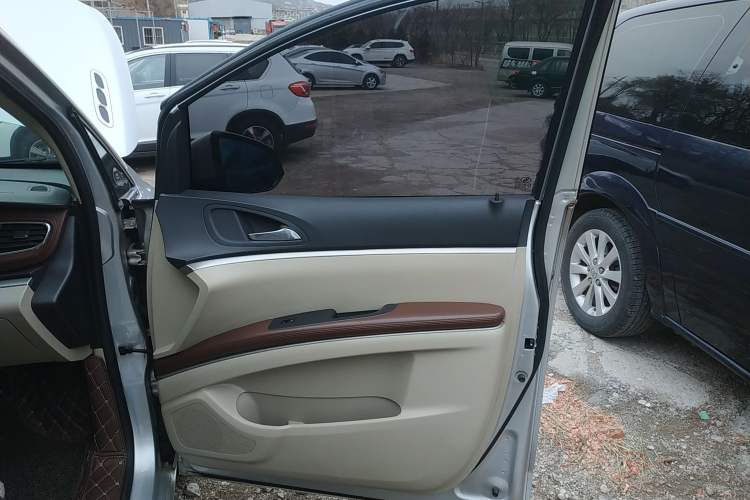 Used Buick GL8 2014 3.0L GT Luxury Business Haoya Edition
