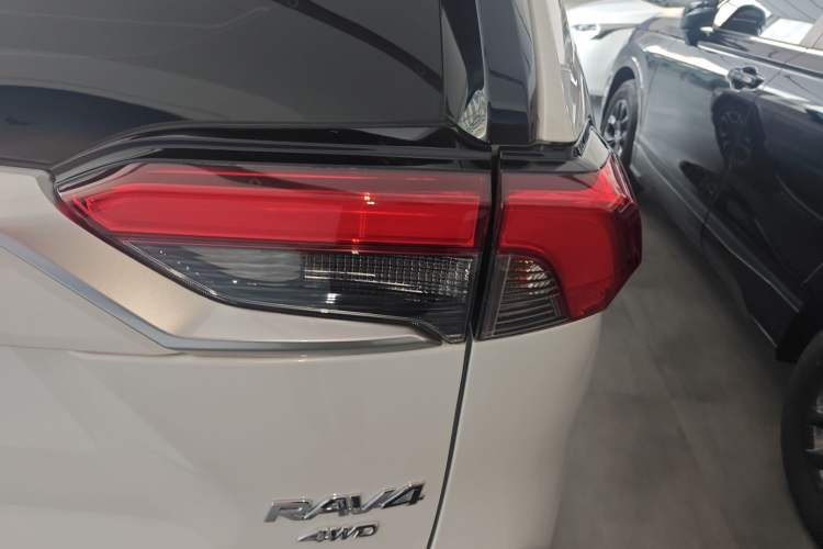 Used Toyota RAV4 2020 2.0L CVT Four-Wheel Drive Prestige Edition