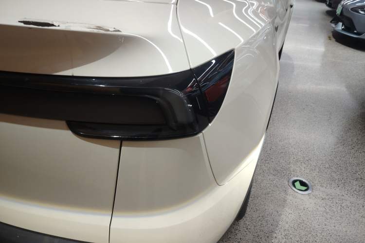 Used Tesla Model Y 2025 Rear-Wheel-Drive Version
