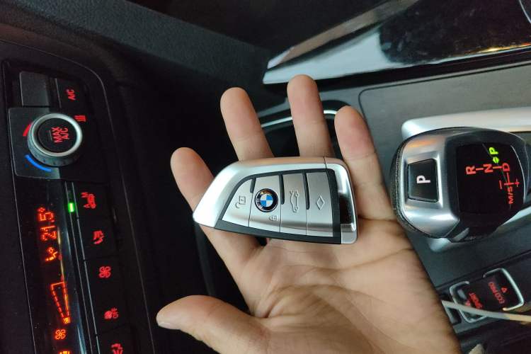 Used BMW 3 Series 2015 320Li Luxury Edition Fashion Model
