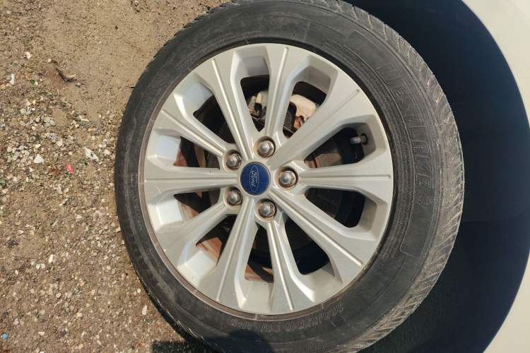 Used Ford Escort 2015 1.5L Automatic Fashion Model
