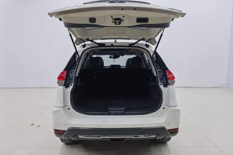 Used Nissan X-Trail 2019 2.0L CVT Smart Connect Comfort Edition 2WD
