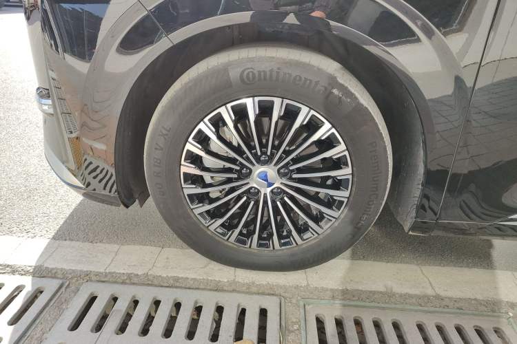 Used Denza D9 2022 DM-i 970 Four-Wheel Drive Prestige Model
