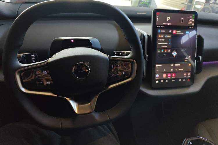 Used Volvo EX30 2025 Rear-Drive Long-Range Plus Model