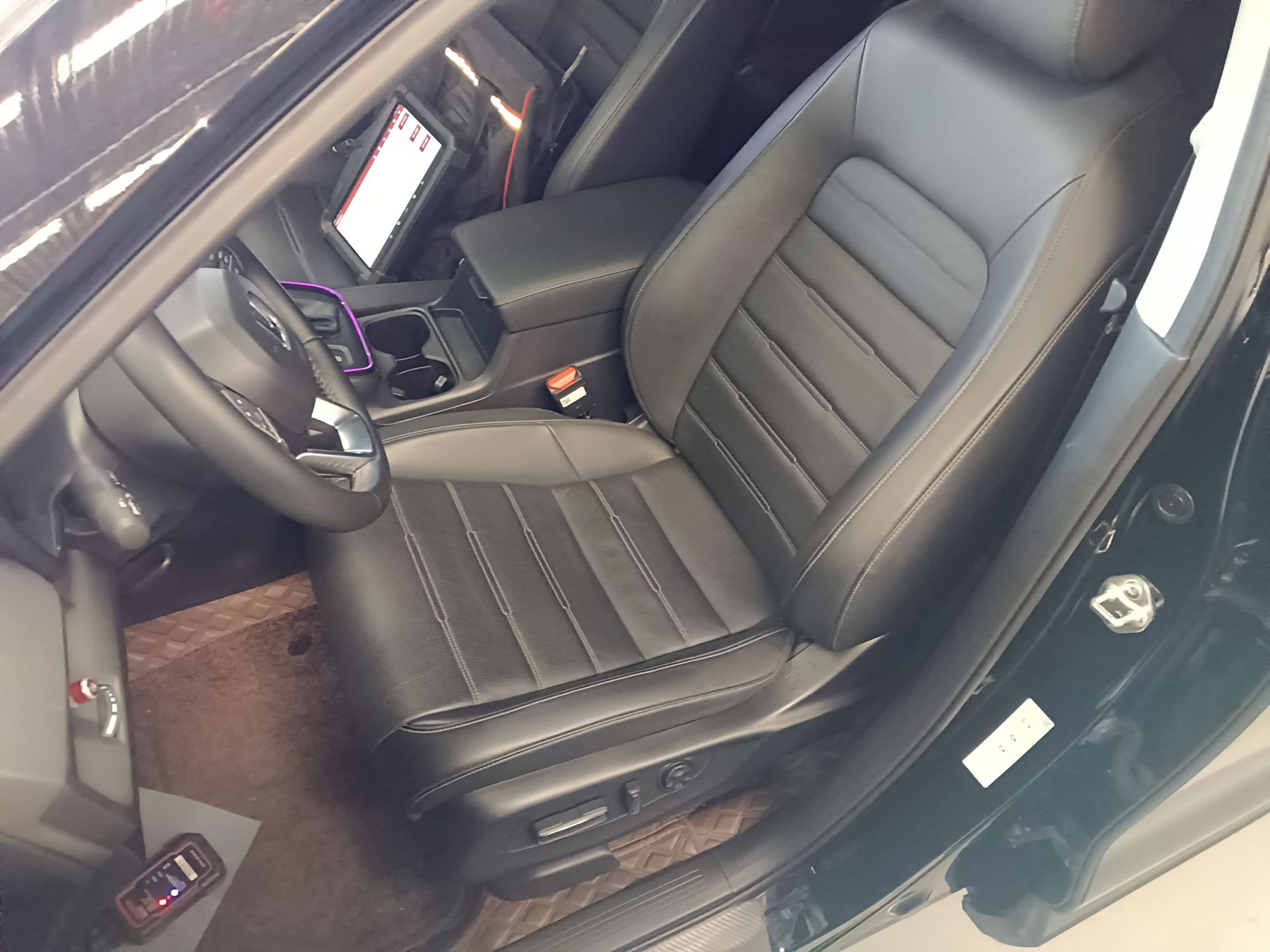 Переднее сиденье в автомобиле