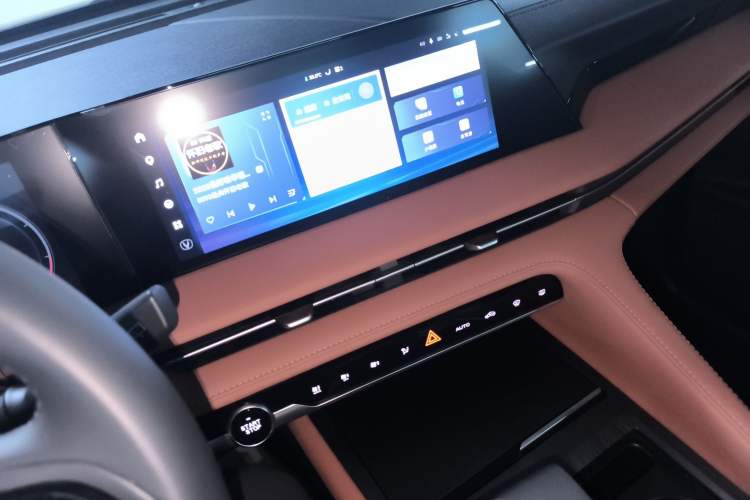 Used Changan CS75 PLUS 2024 3rd Generation Champion Edition 1.5T Intelligent Drive Dynamic Model
