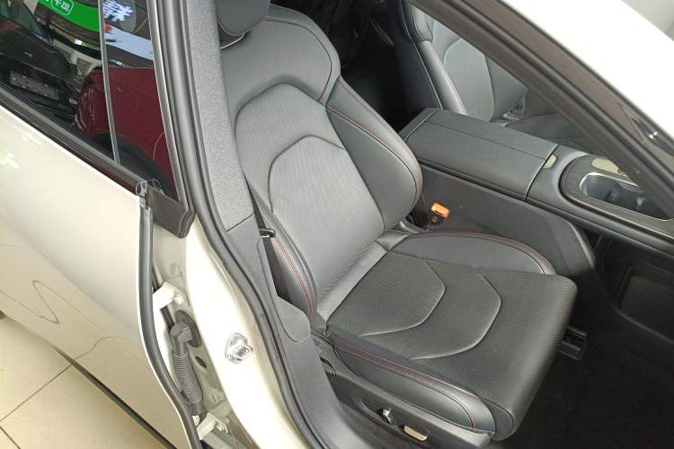 Used  SU7 2024 Rear-Drive Long-Range Intelligent Driving Version
