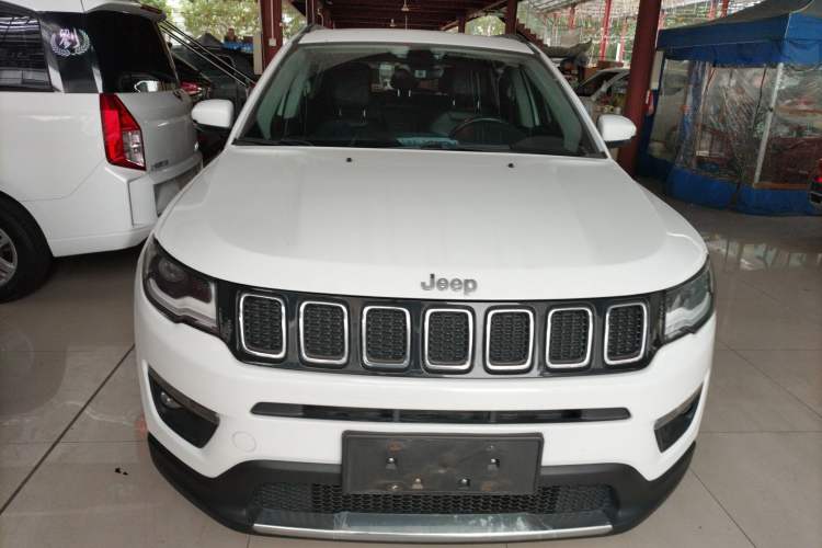 Used  Compass 2017 200T Automatic Family Edition
