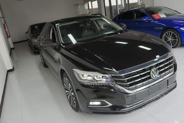 Used Volkswagen Passat 2020 330TSI Luxury Edition China VI
