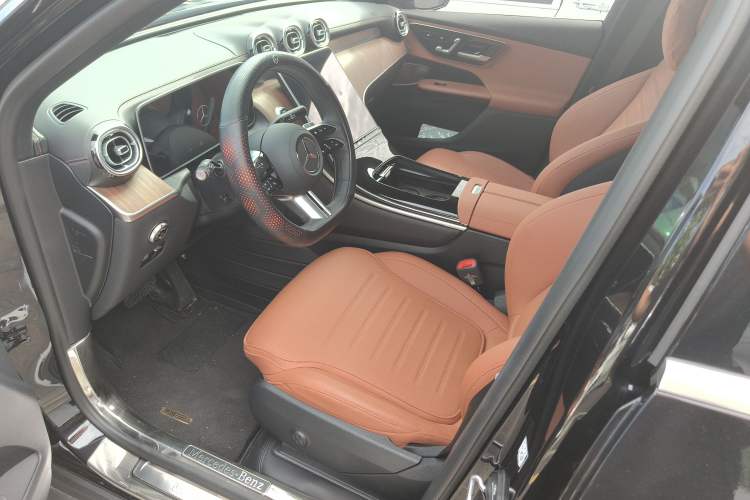 Used Mercedes-Benz GLC 2024 Refreshed GLC 300 L 4MATIC Dynamic Version 5 Seats
