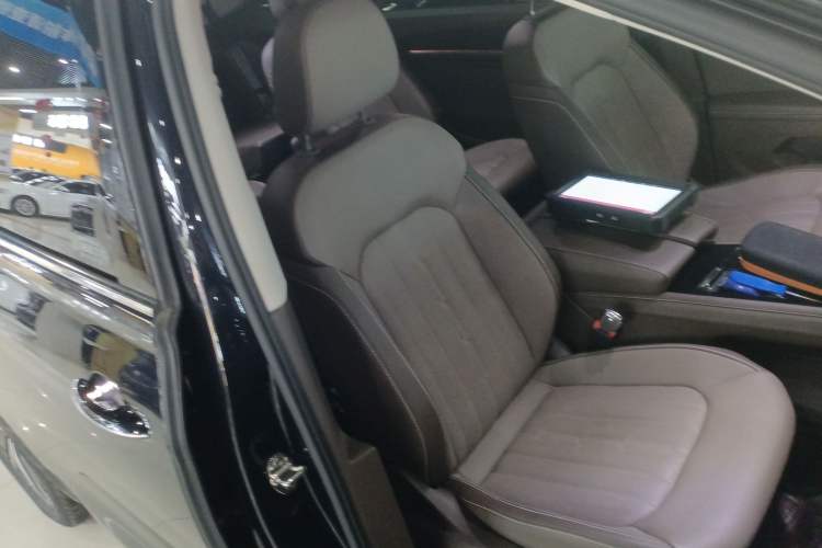 Used Volkswagen Viloran 2023 380TSI Luxury Edition
